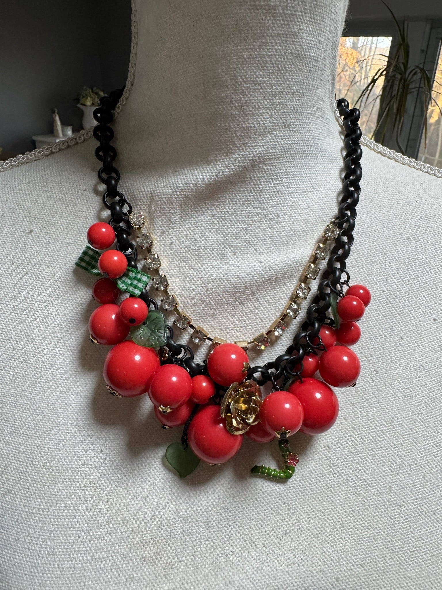 VINTAGE BETSEY JOHNSON NECKLACE