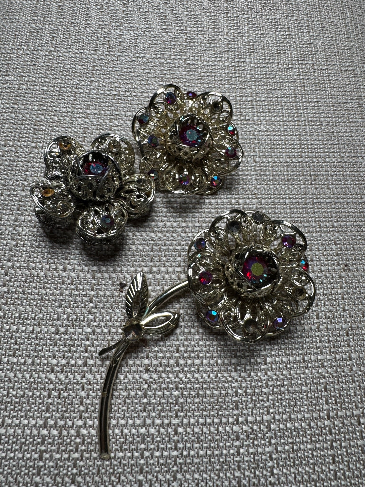 VINTAGE SARAH COVENTRY BROOCH AND CLIP EARRING SET