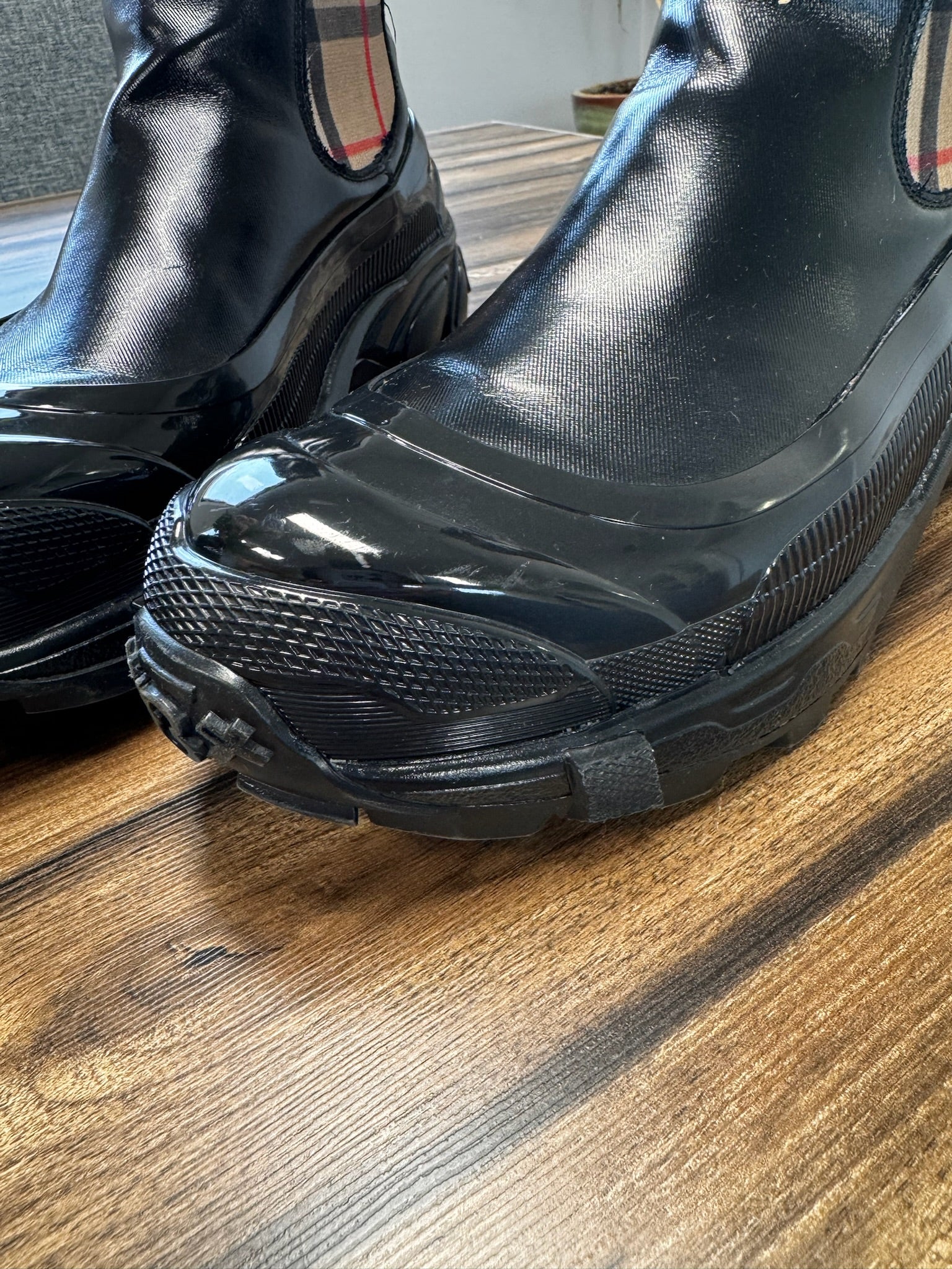 BURBERRY BOOT SIZE 40