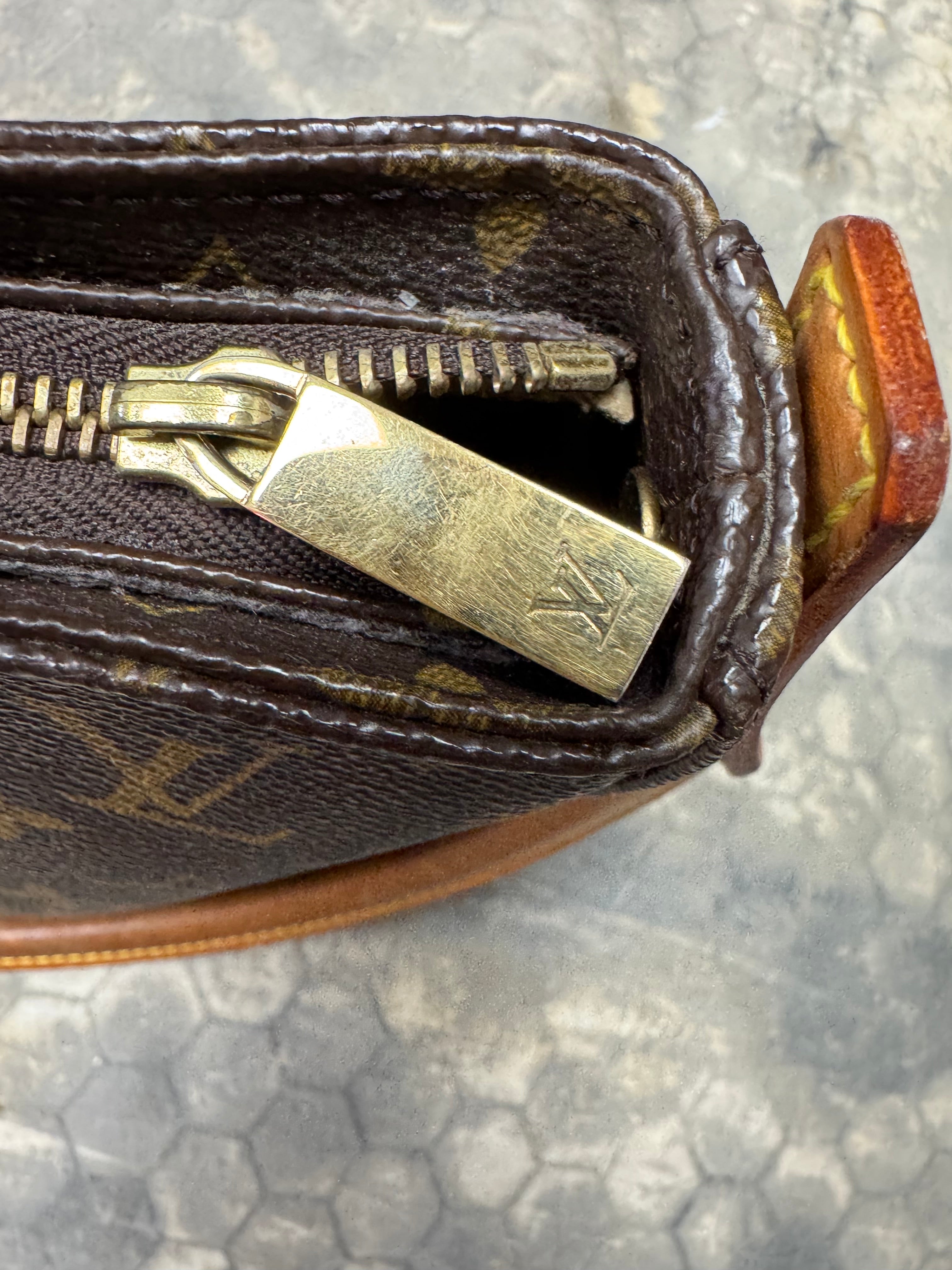 Louis Vuitton Looping MM Monogram Shoulder Bag