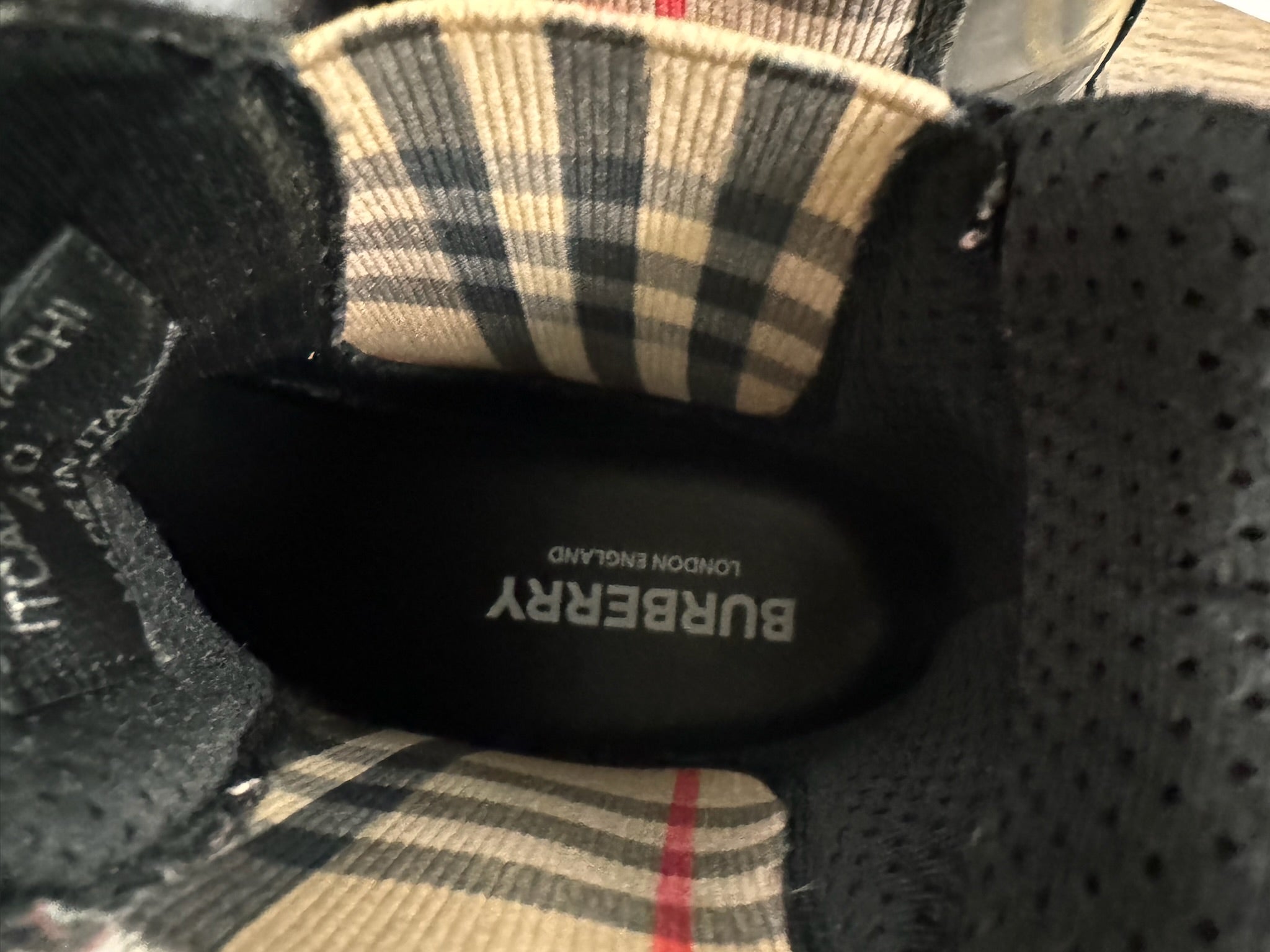 BURBERRY BOOT SIZE 40