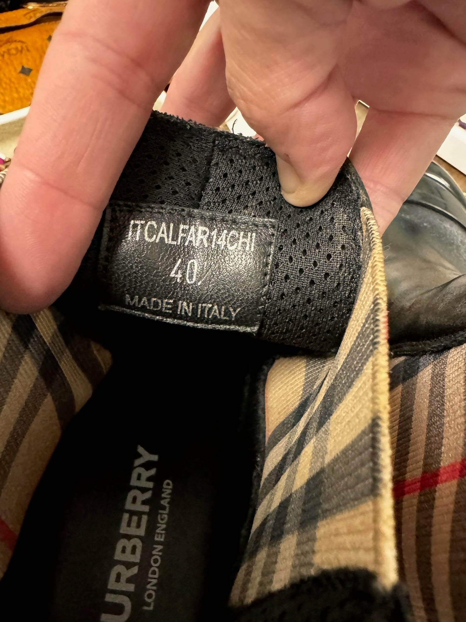BURBERRY BOOT SIZE 40