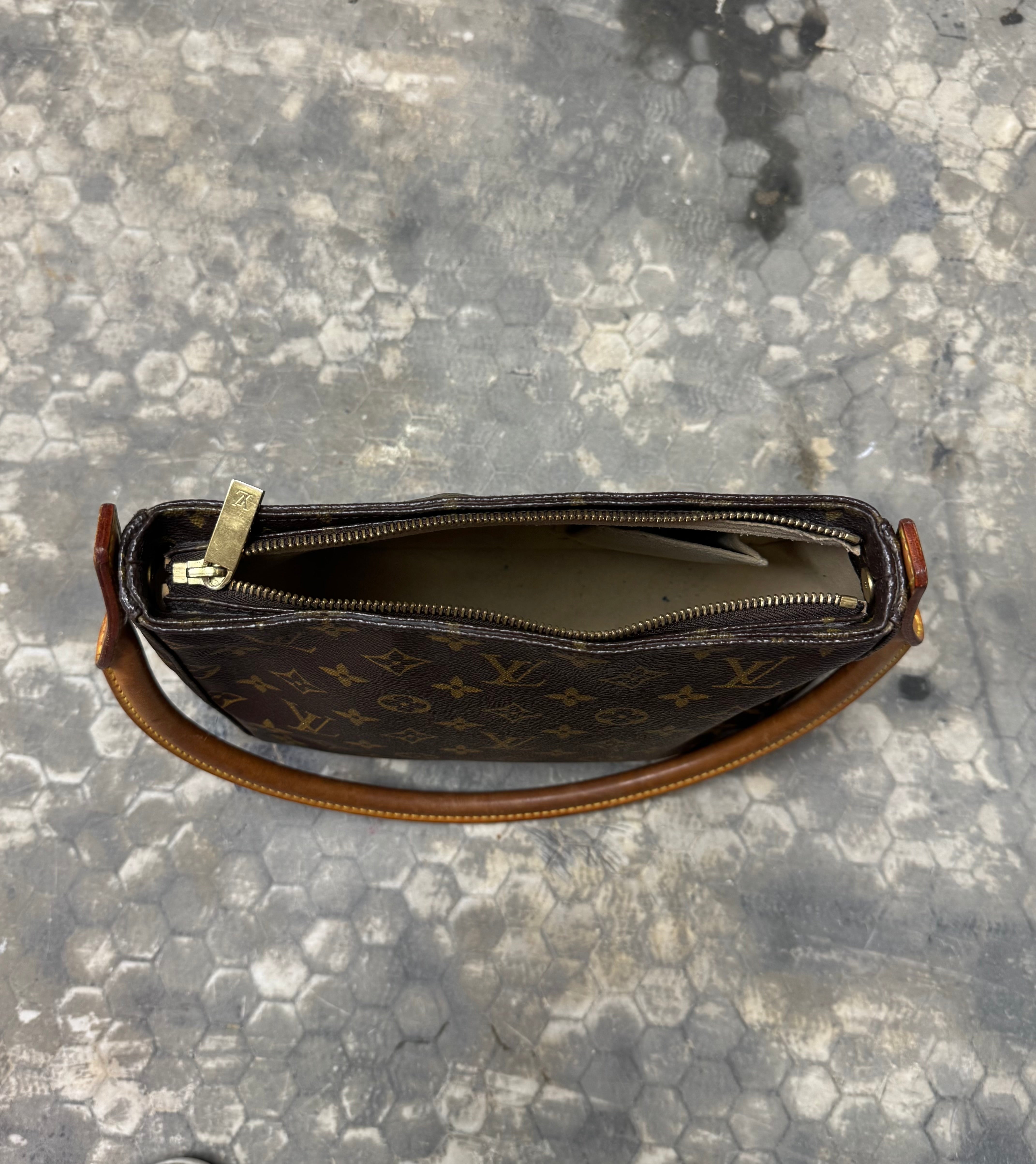 Louis Vuitton Looping MM Monogram Shoulder Bag